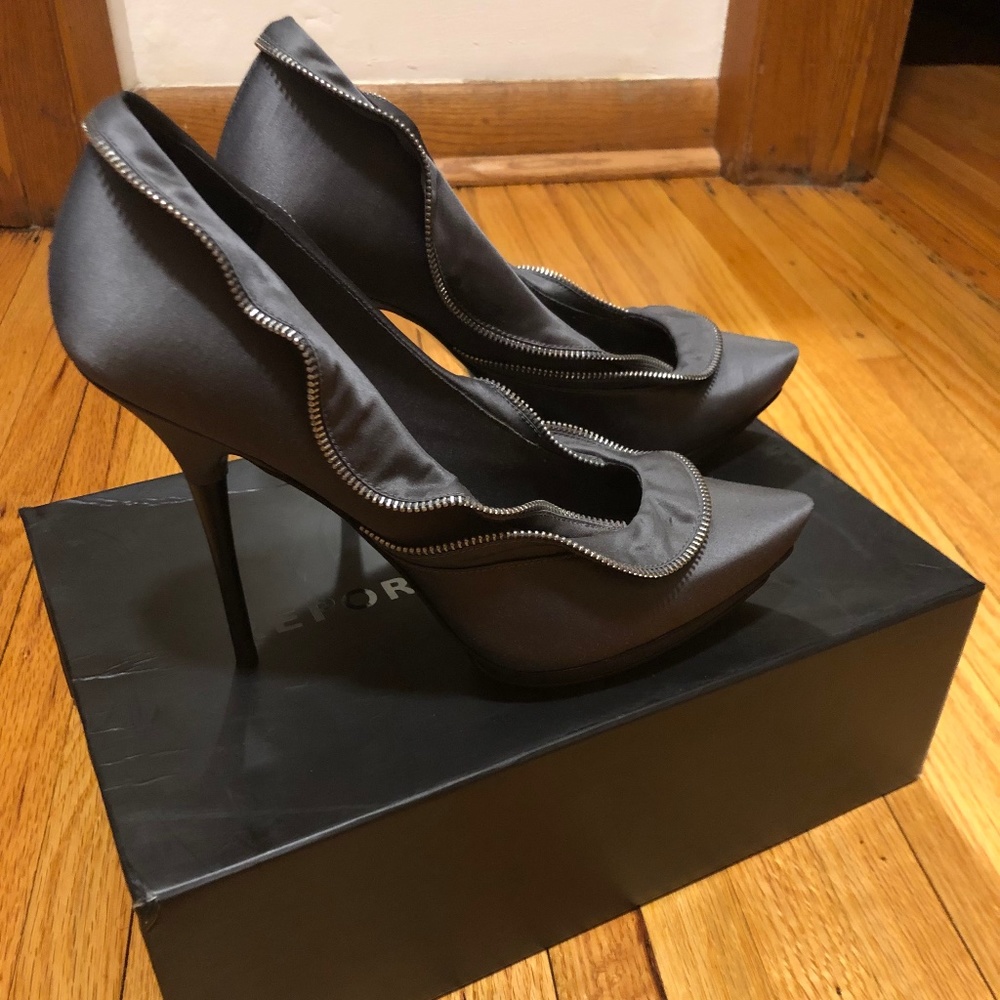 Report Signature Watts high heels size 8.5M